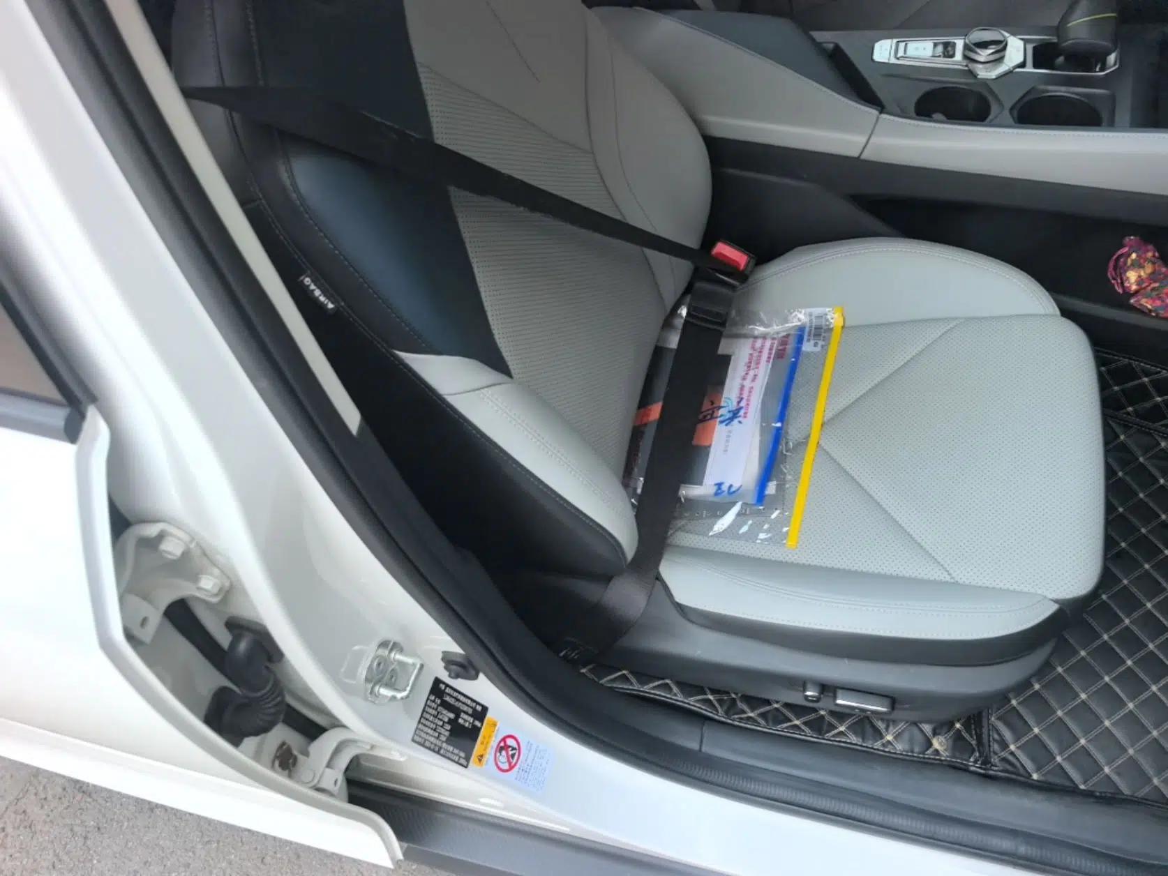 CHANGAN UNI-V iDD 2023 ZhiDian iDD 1.5T 113km Smart & Fun Version — миниатюра 19
