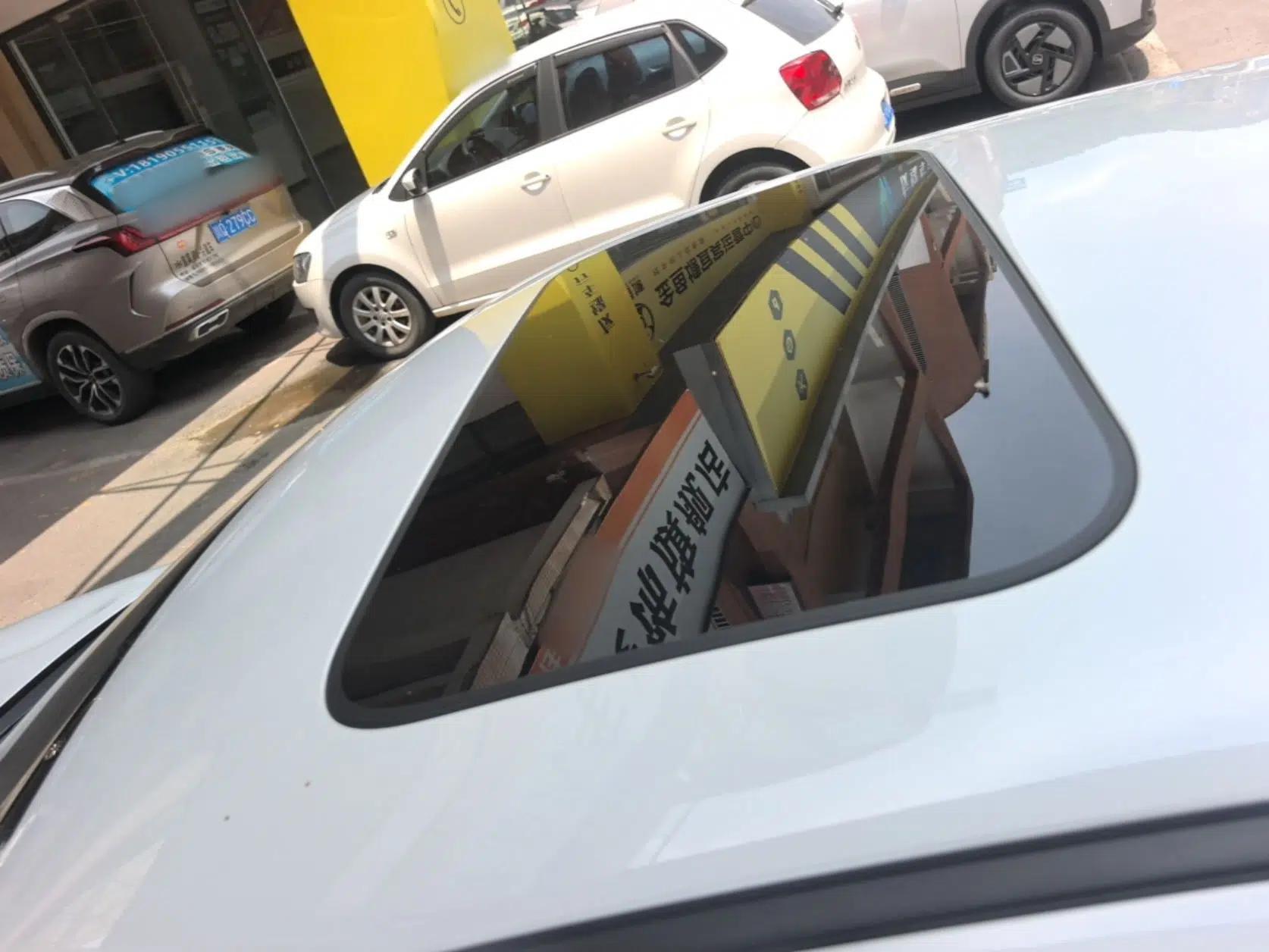 CHANGAN UNI-V iDD 2023 ZhiDian iDD 1.5T 113km Smart & Fun Version — миниатюра 7