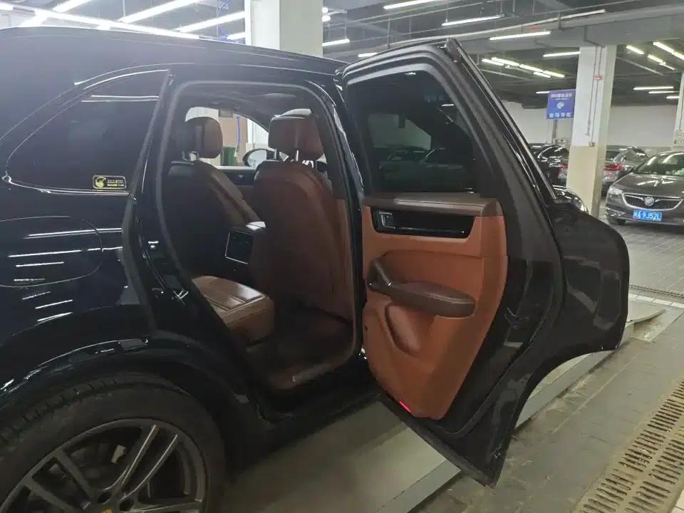 2022 Cayenne 3.0T Platinum Edition — миниатюра 14
