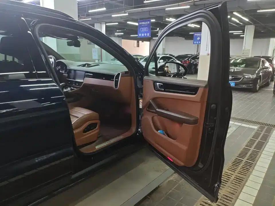 2022 Cayenne 3.0T Platinum Edition — миниатюра 15