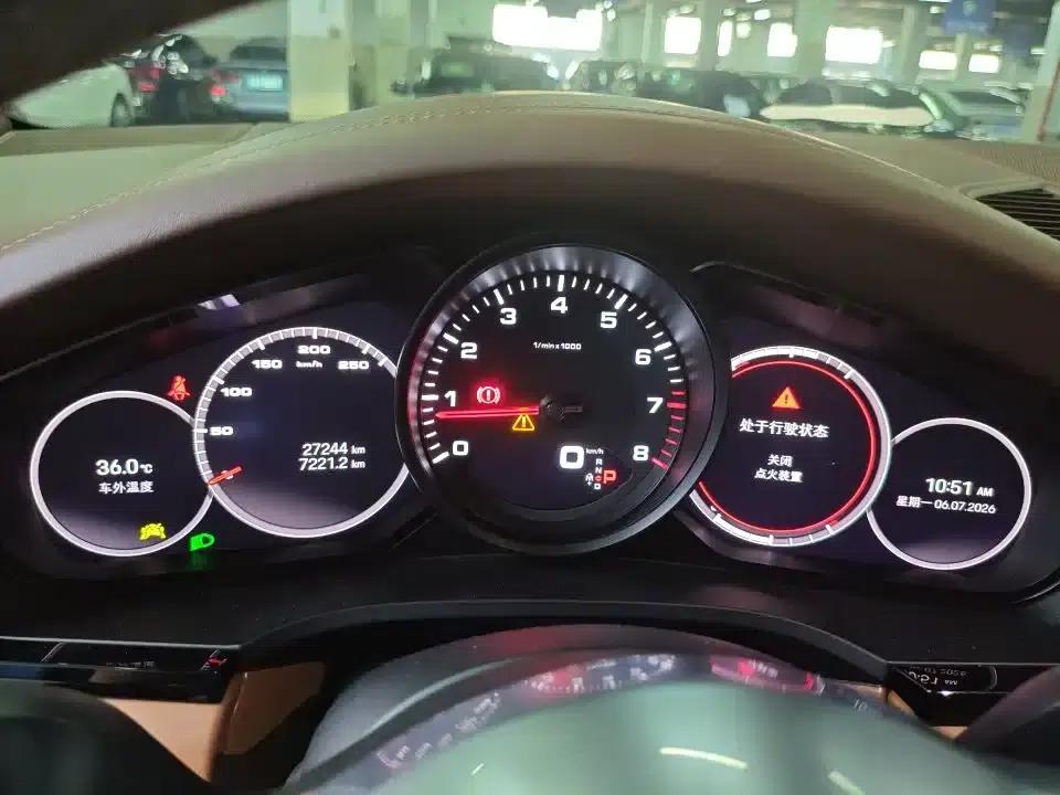 2022 Cayenne 3.0T Platinum Edition — миниатюра 4