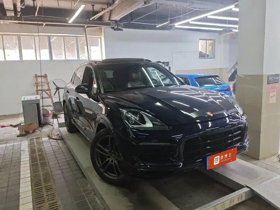 2022 Cayenne 3.0T Platinum Edition — миниатюра 5