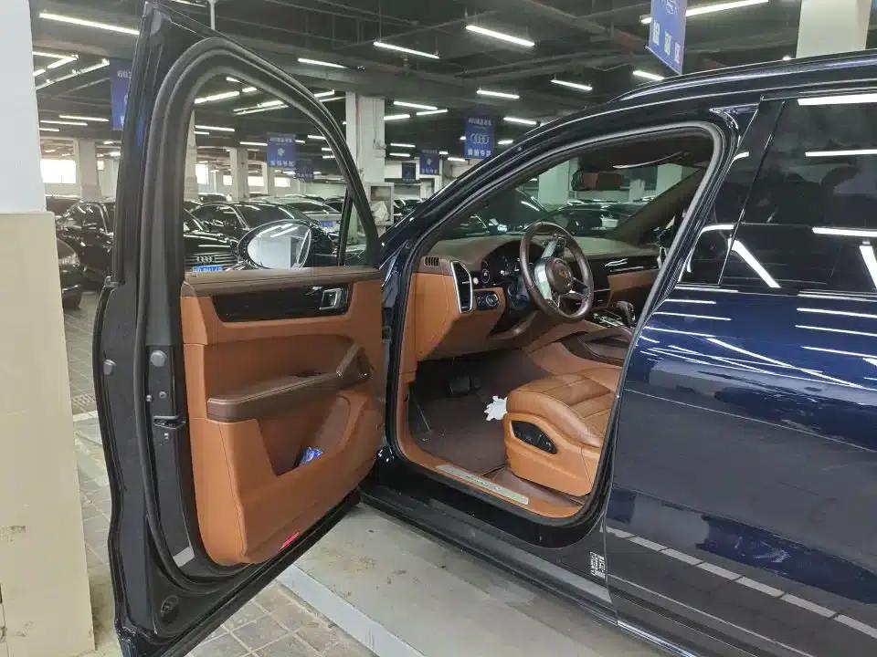 2022 Cayenne 3.0T Platinum Edition — миниатюра 7