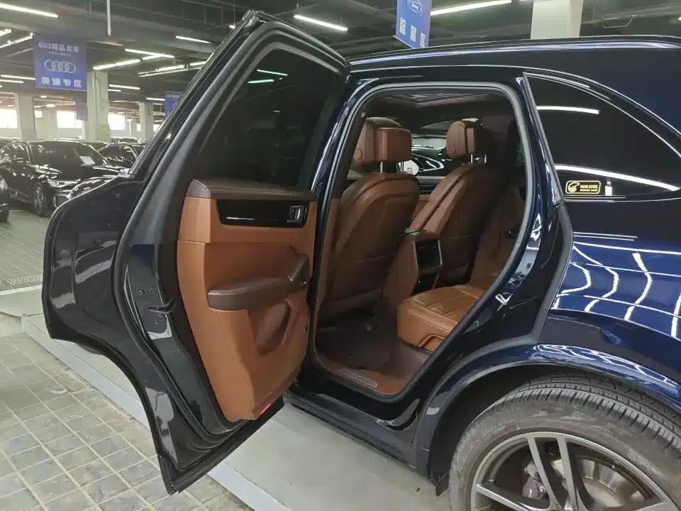 2022 Cayenne 3.0T Platinum Edition — миниатюра 8