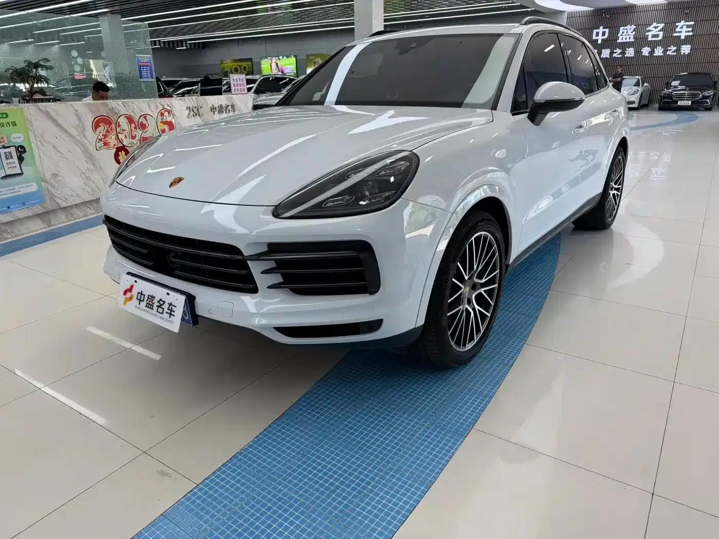 2023 Cayenne 3.0T Platinum Edition — миниатюра 1