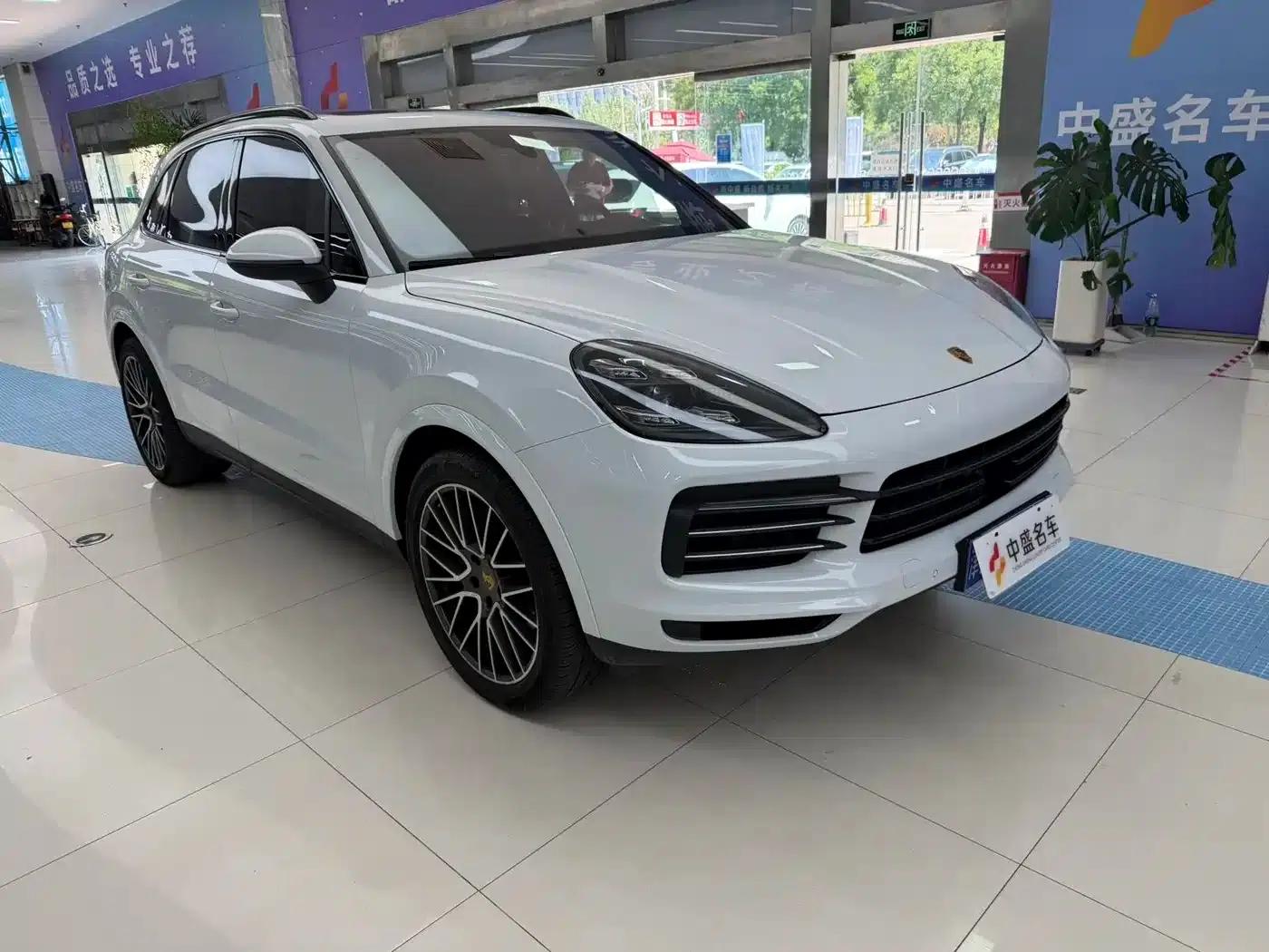 2023 Cayenne 3.0T Platinum Edition — миниатюра 3