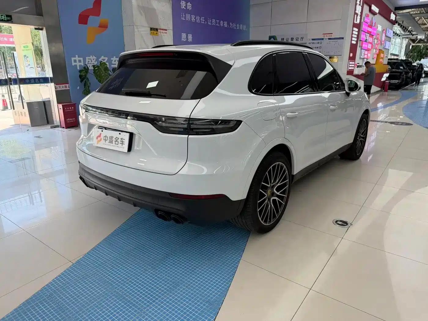 2023 Cayenne 3.0T Platinum Edition — миниатюра 6