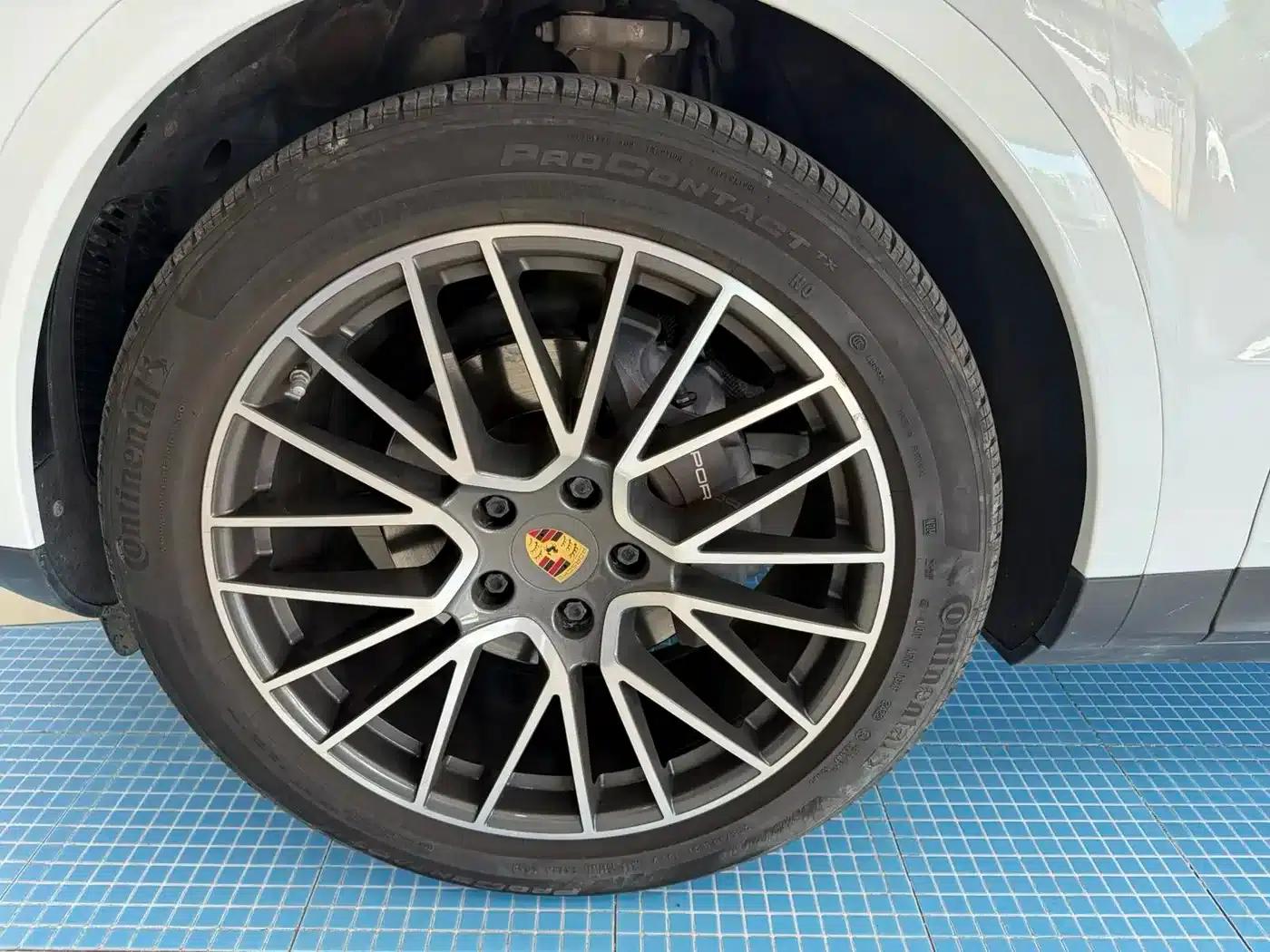 2023 Cayenne 3.0T Platinum Edition — миниатюра 7
