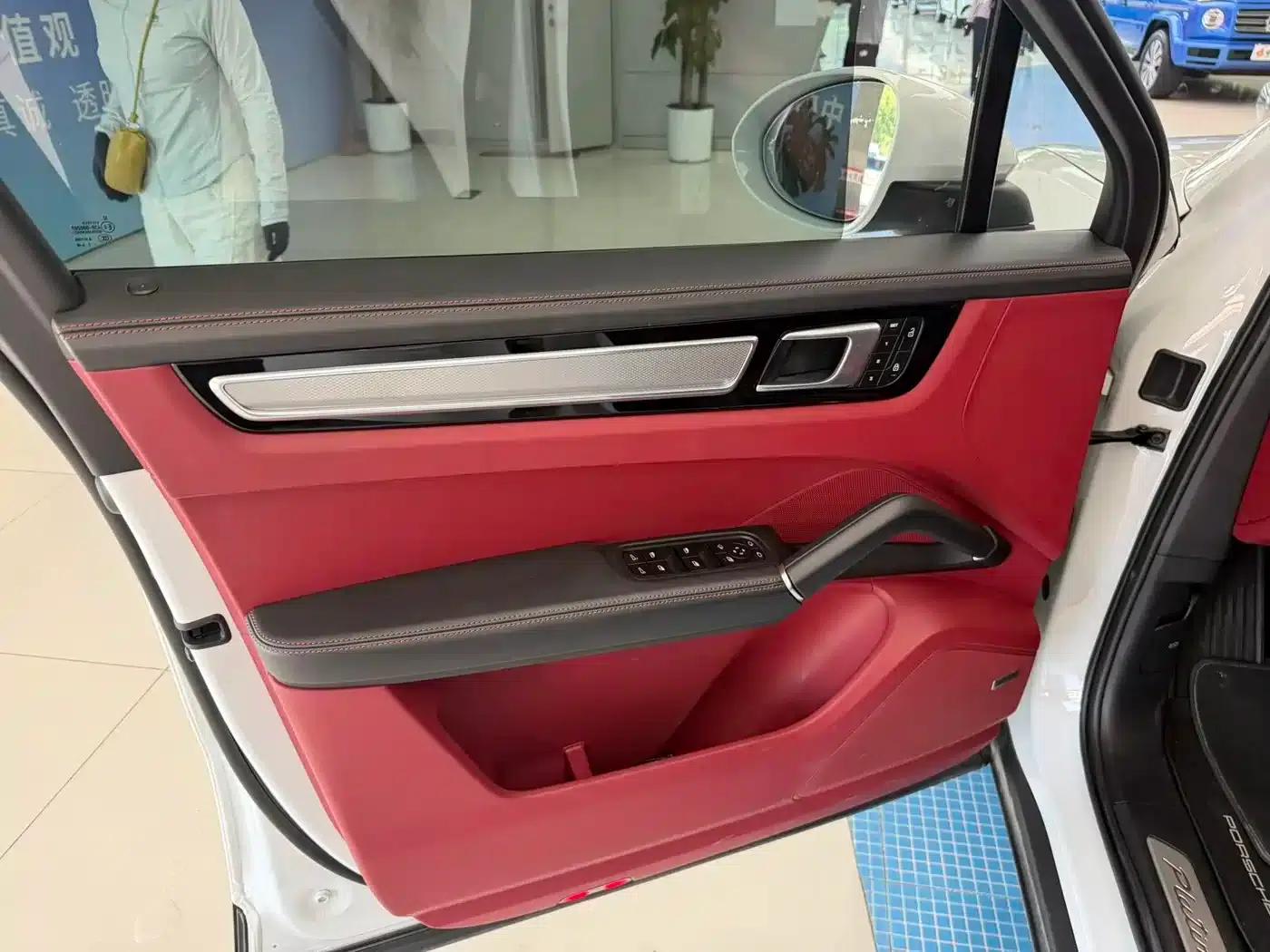 2023 Cayenne 3.0T Platinum Edition — миниатюра 9