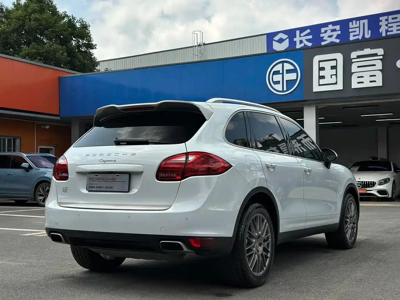 Cayenne 2014 Cayenne Platinum Edition 3.0T — миниатюра 15