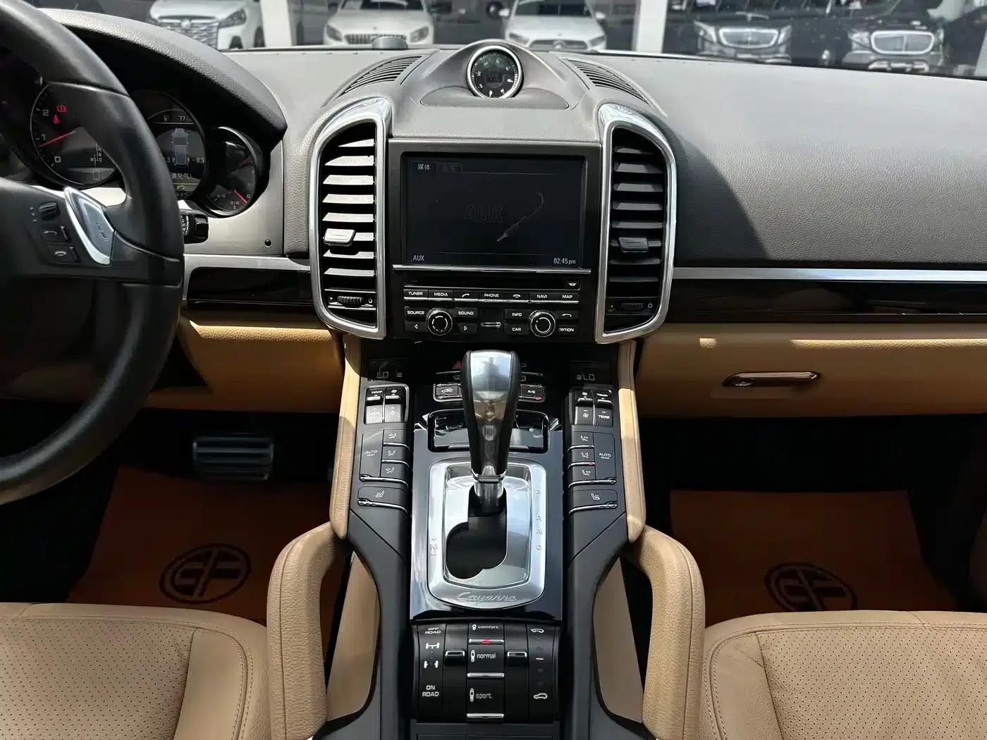 Cayenne 2014 Cayenne Platinum Edition 3.0T — миниатюра 9