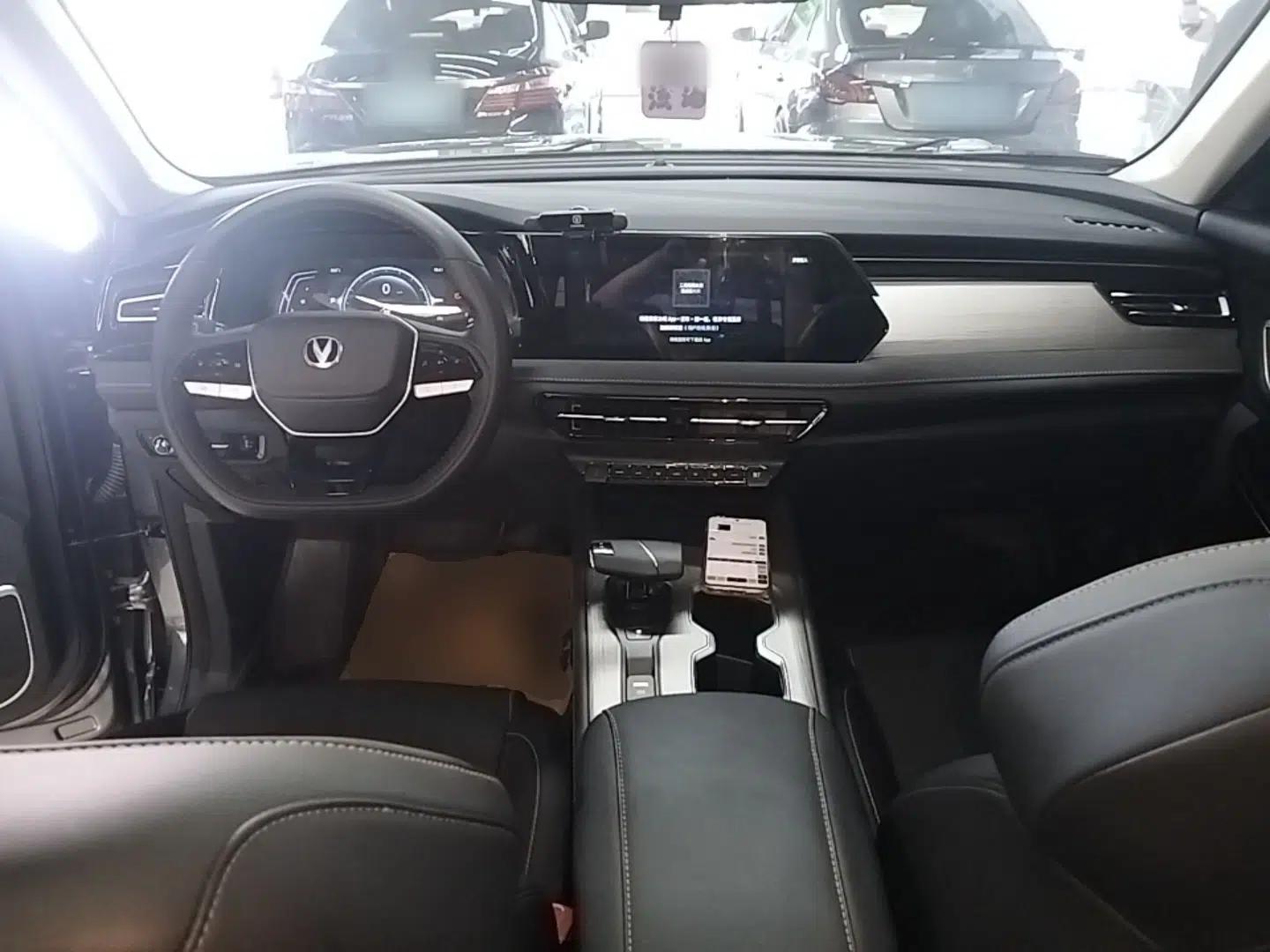 CHANGAN X7 PLUS 2024 1.5T Automatic Prestige 7-Seater — миниатюра 12