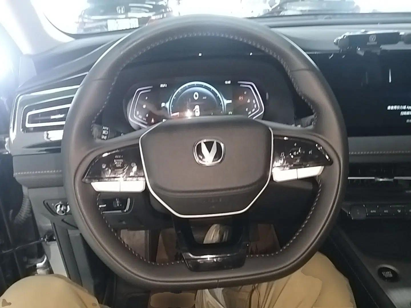 CHANGAN X7 PLUS 2024 1.5T Automatic Prestige 7-Seater — миниатюра 13
