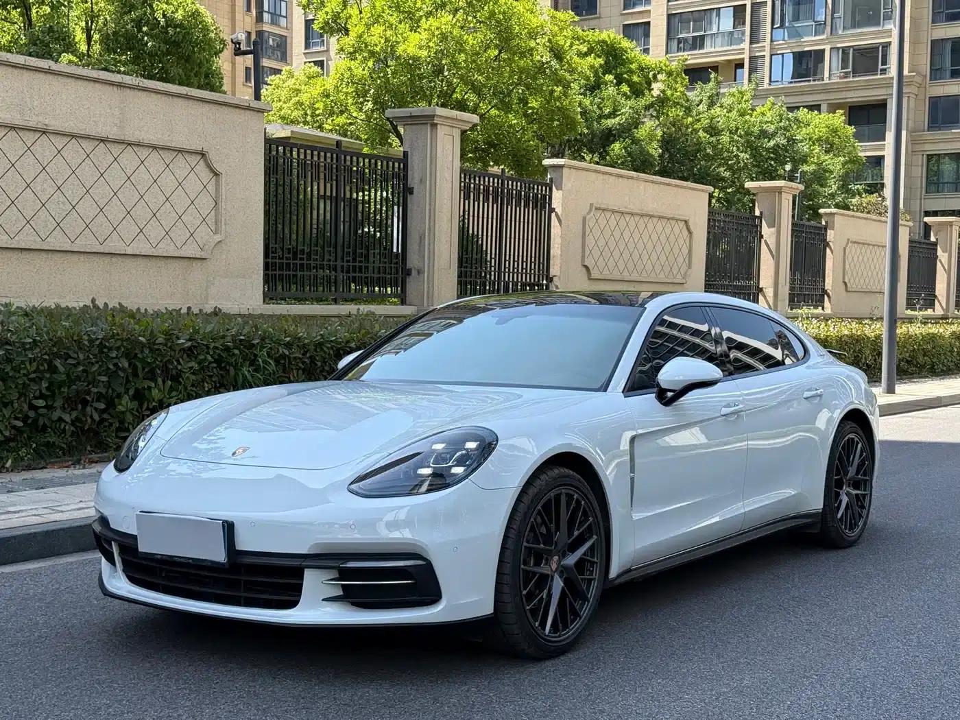 2017 Panamera Executive Long Wheelbase 3.0T — миниатюра 1
