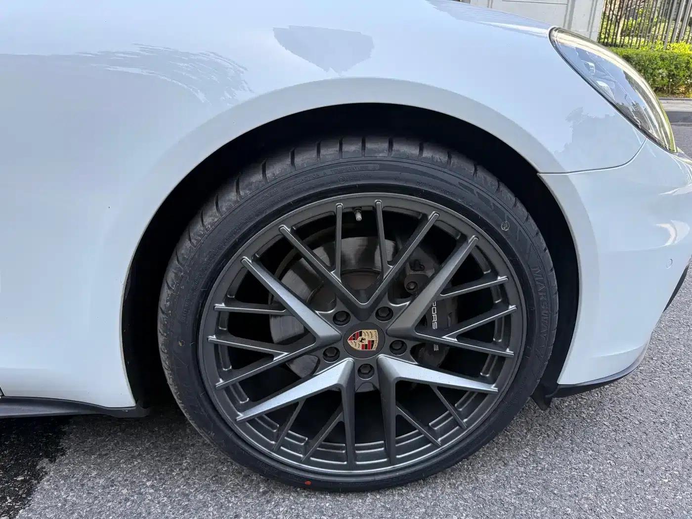 2017 Panamera Executive Long Wheelbase 3.0T — миниатюра 21