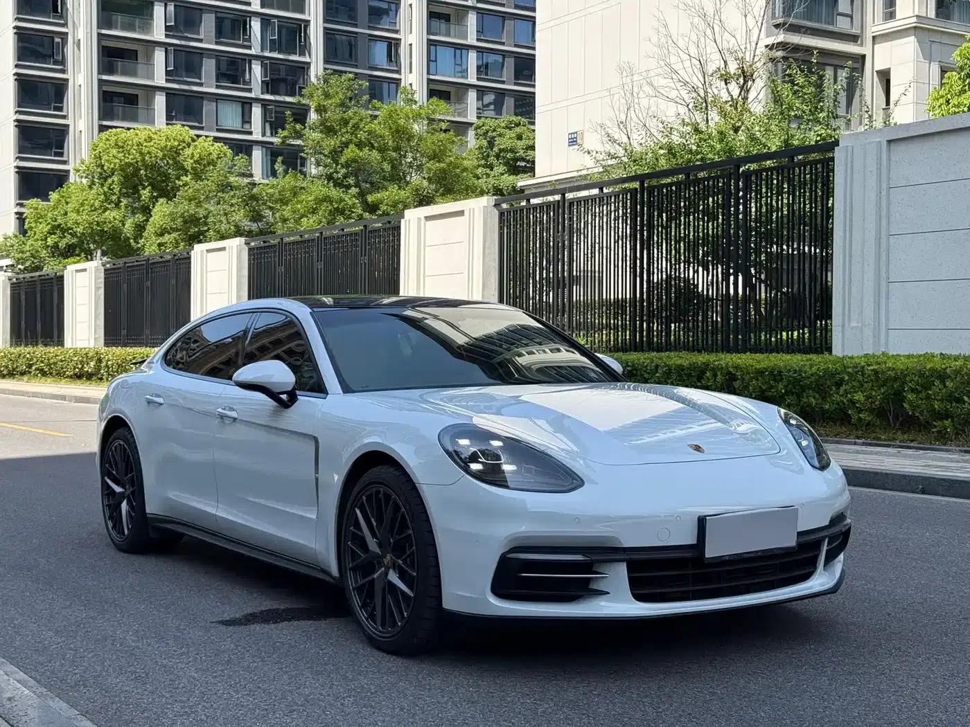 2017 Panamera Executive Long Wheelbase 3.0T — миниатюра 4