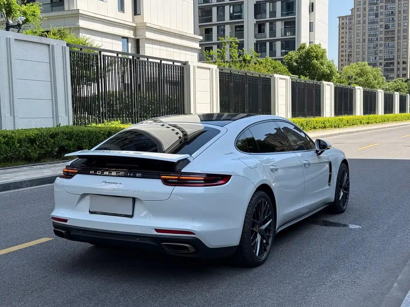 2017 Panamera Executive Long Wheelbase 3.0T — миниатюра 6