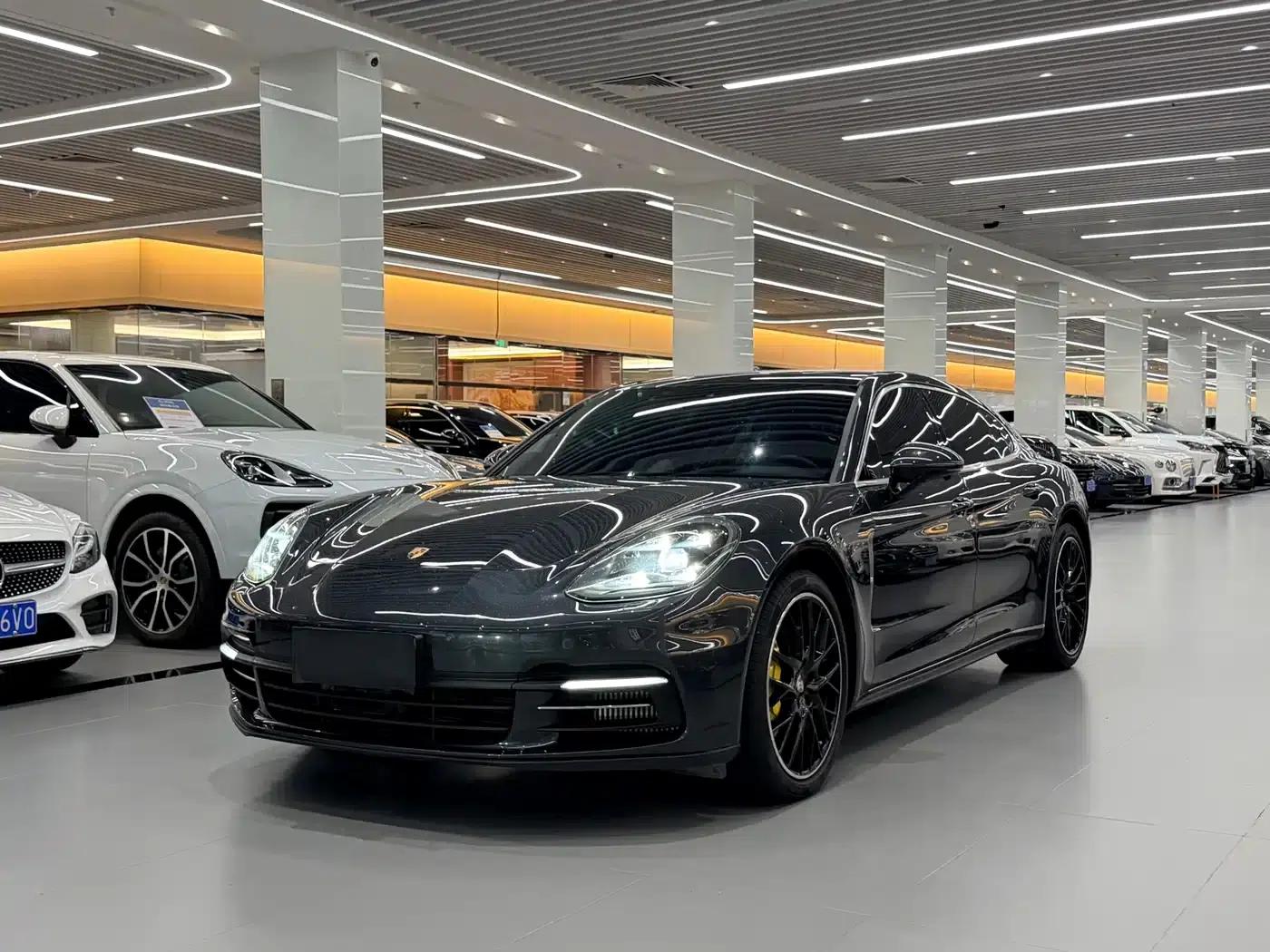 2019 Panamera 4 Executive Long Wheelbase 2.9T — миниатюра 1