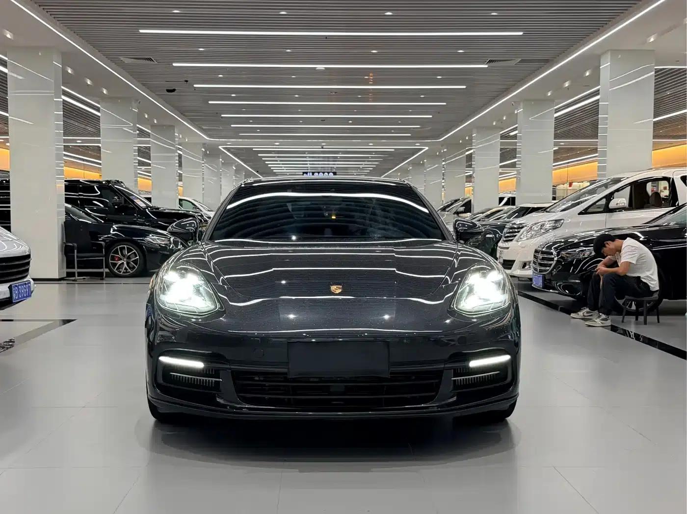 2019 Panamera 4 Executive Long Wheelbase 2.9T — миниатюра 2