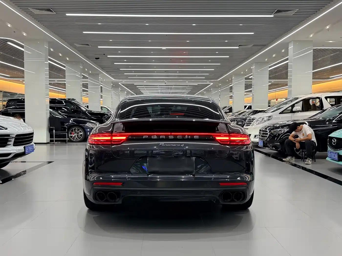 2019 Panamera 4 Executive Long Wheelbase 2.9T — миниатюра 17