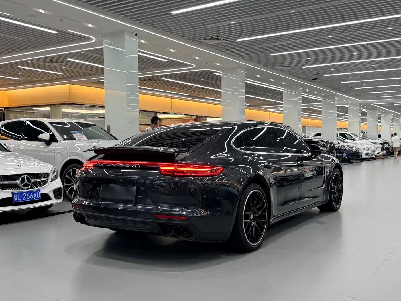 2019 Panamera 4 Executive Long Wheelbase 2.9T — миниатюра 18