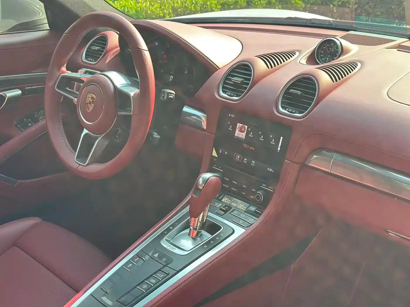 Porsche 718 Cayman 2018 2.0T — миниатюра 8