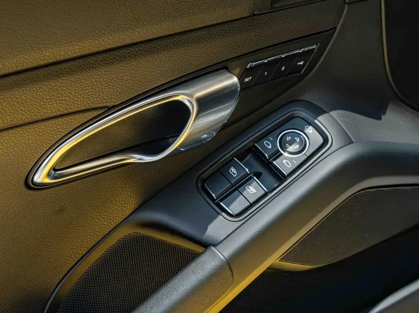 Porsche 718 Cayman 2018 2.0T — миниатюра 17