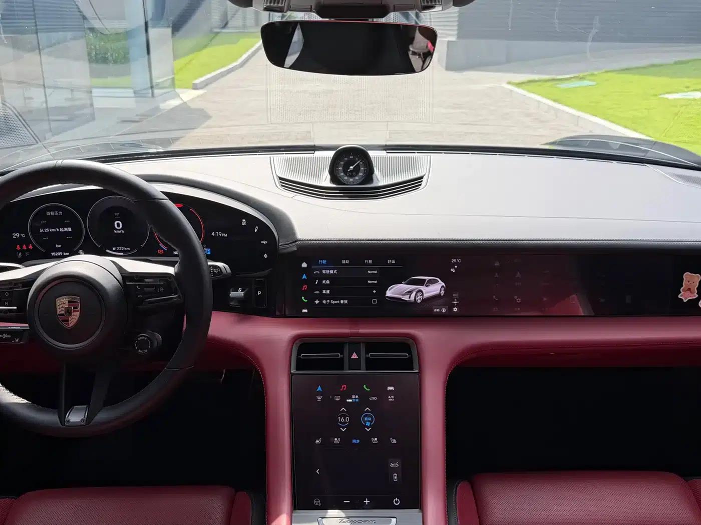 Taycan 2024 Taycan 4 Cross Turismo — миниатюра 8