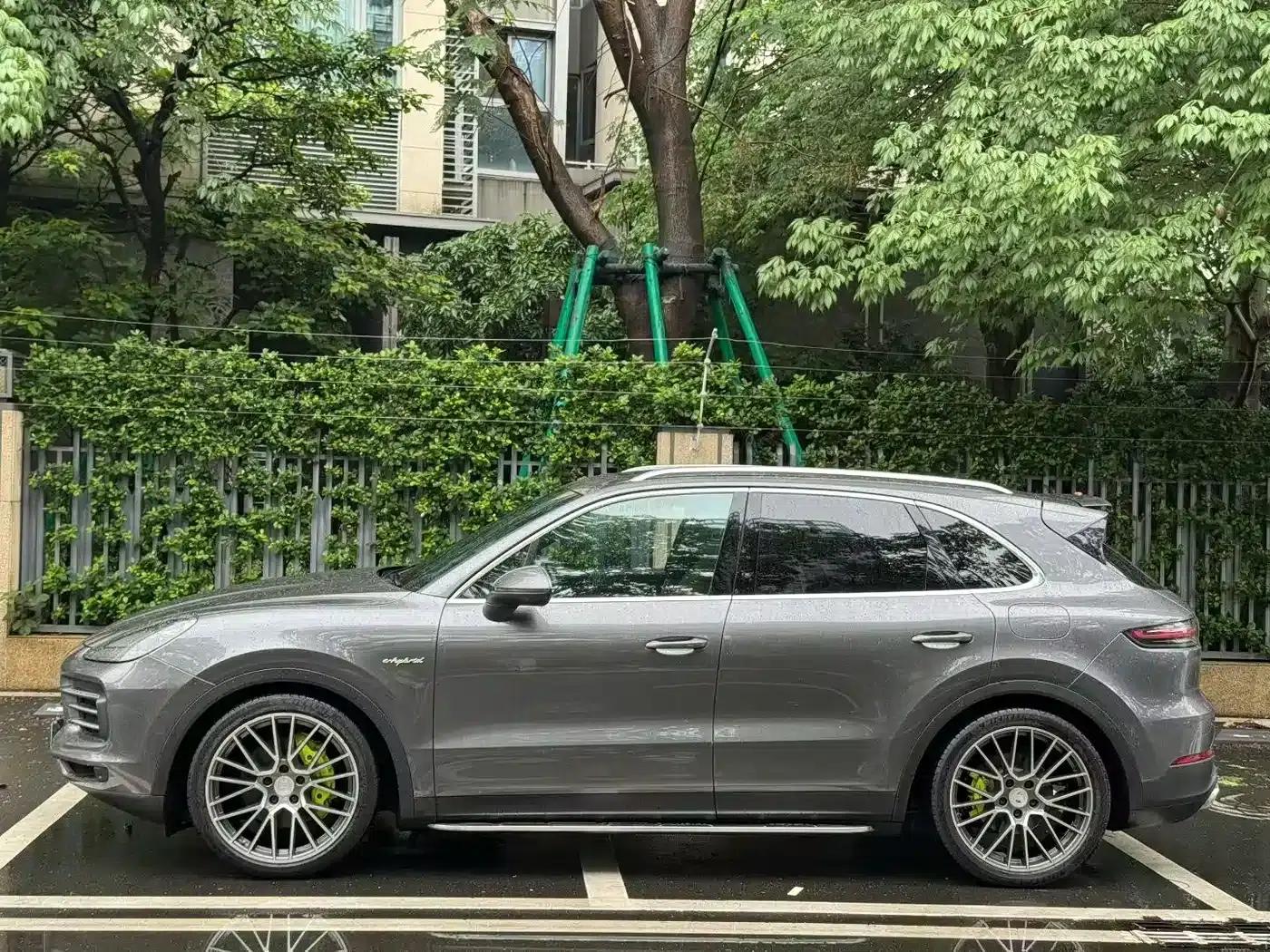2019 Cayenne E-Hybrid 2.0T — миниатюра 4