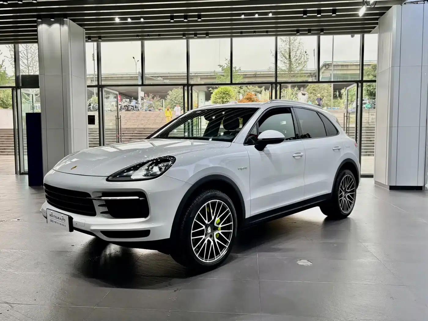 2019 Cayenne E-Hybrid 2.0T — миниатюра 1