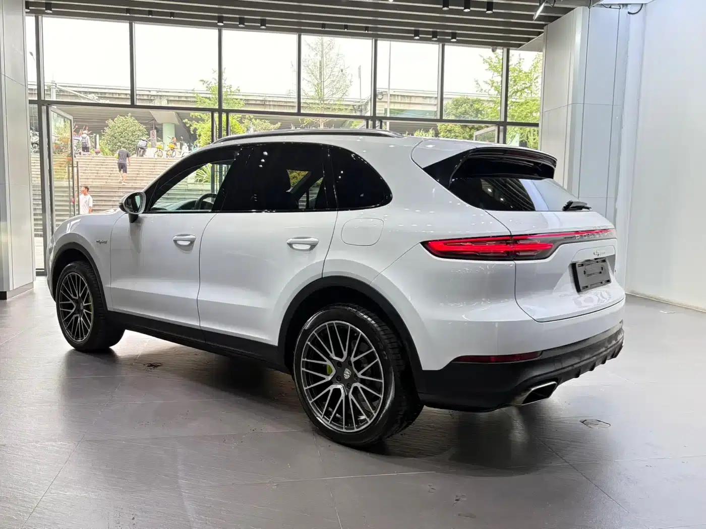 2019 Cayenne E-Hybrid 2.0T — миниатюра 4