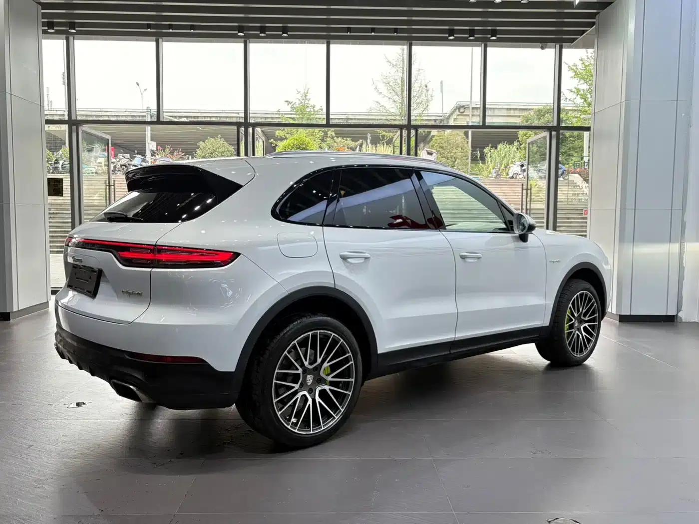 2019 Cayenne E-Hybrid 2.0T — миниатюра 6