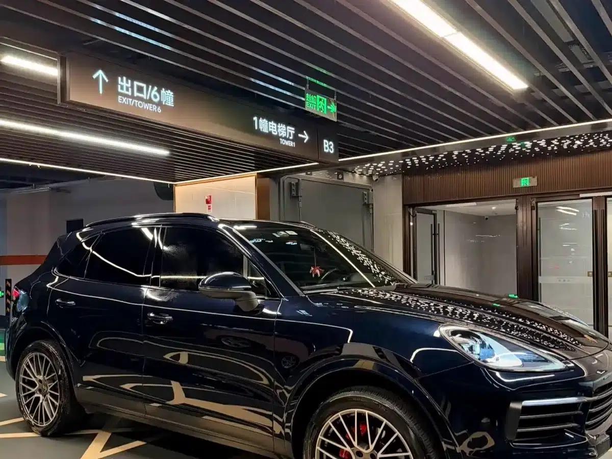 2023 Cayenne E-Hybrid 2.0T Platinum Edition — миниатюра 3