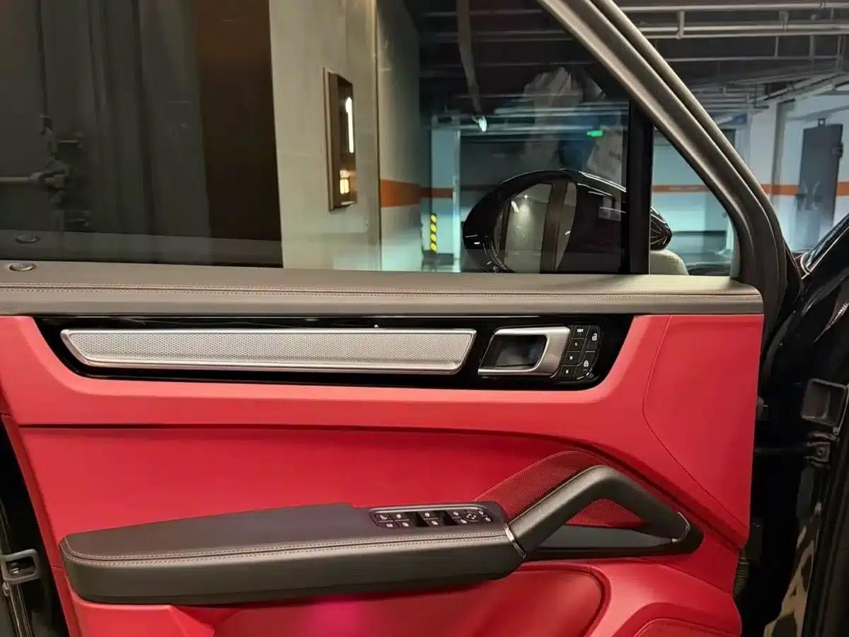 2023 Cayenne E-Hybrid 2.0T Platinum Edition — миниатюра 9