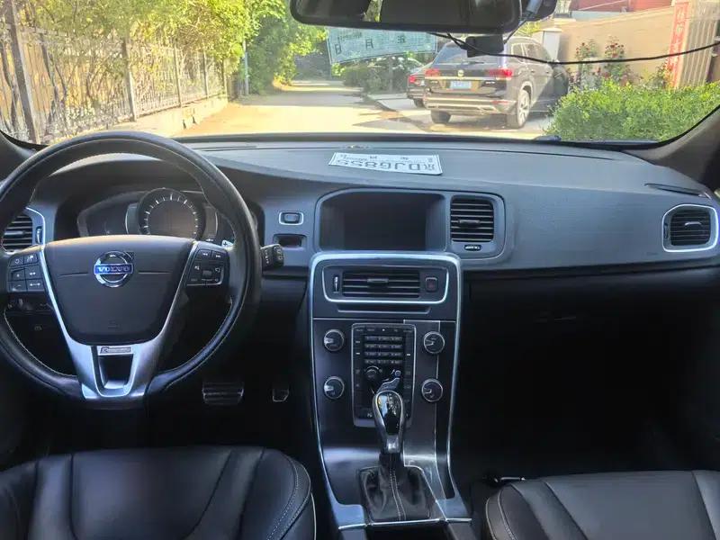 2014 Volvo V60 Facelift T5 Sport Edition — миниатюра 12