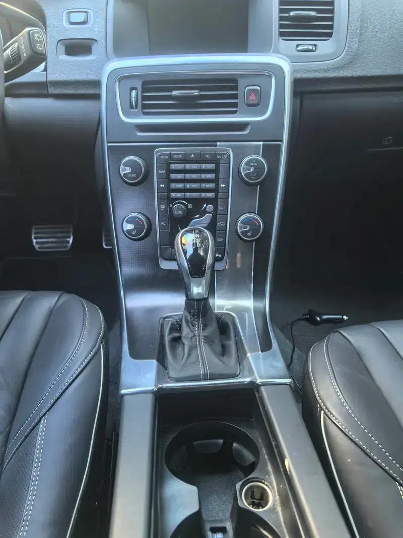 2014 Volvo V60 Facelift T5 Sport Edition — миниатюра 15