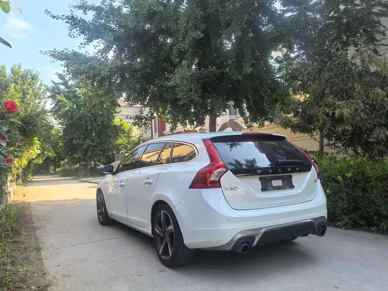 2014 Volvo V60 Facelift T5 Sport Edition — миниатюра 4