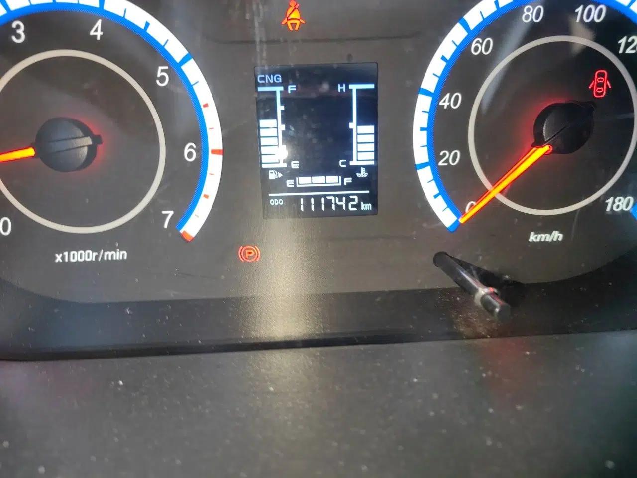 CHANGAN KAICHENG Ruixing M60 2023 1.6L CNG Comfort Van 2 Seats — миниатюра 12