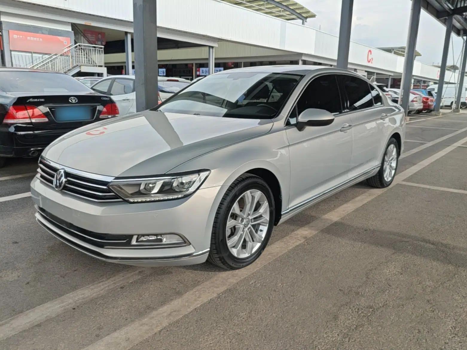Volkswagen Magotan 2017 330TSI DSG Luxury Model — миниатюра 1