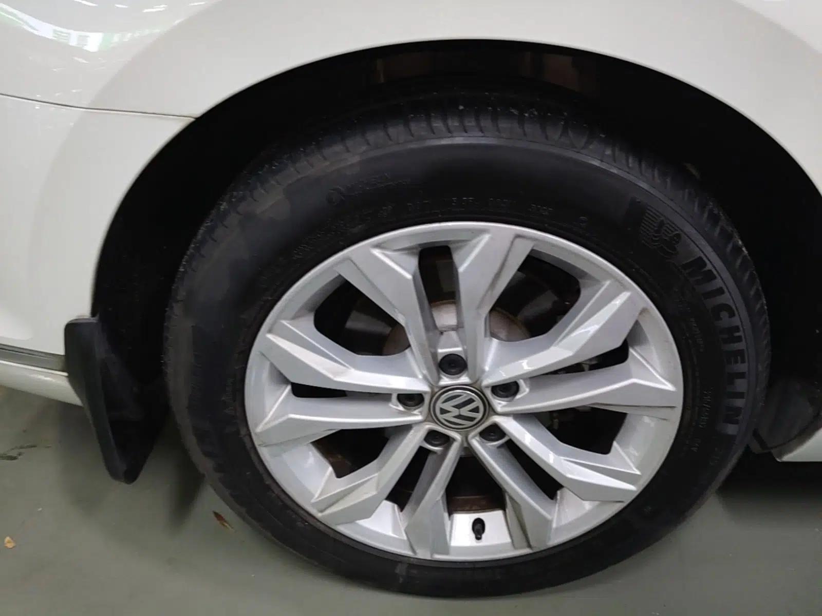 Volkswagen Magotan 2017 330TSI DSG Luxury Model — миниатюра 11