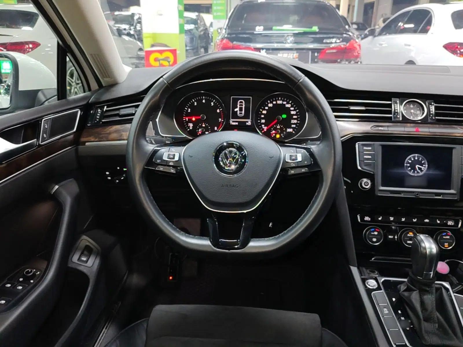 Volkswagen Magotan 2017 330TSI DSG Luxury Model — миниатюра 13