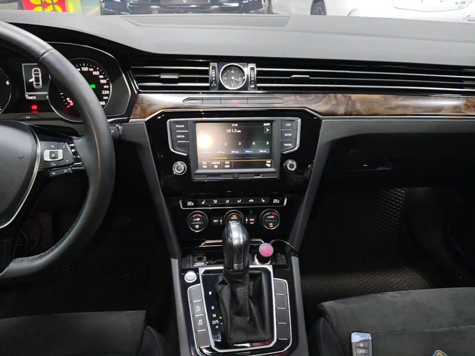 Volkswagen Magotan 2017 330TSI DSG Luxury Model — миниатюра 15