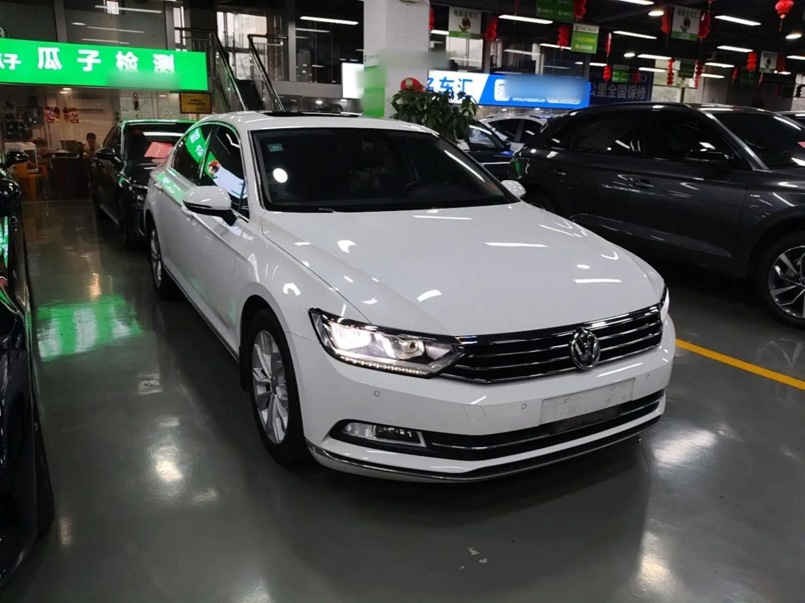 Volkswagen Magotan 2017 330TSI DSG Luxury Model — миниатюра 3