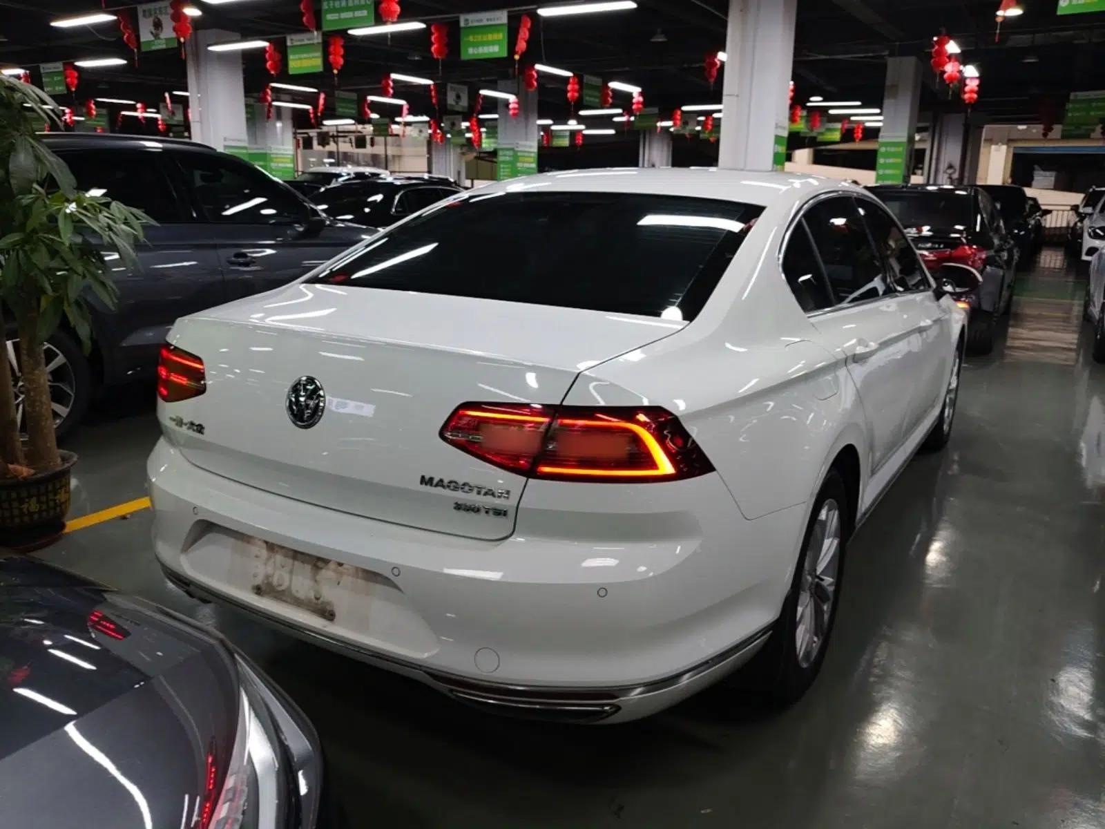 Volkswagen Magotan 2017 330TSI DSG Luxury Model — миниатюра 6
