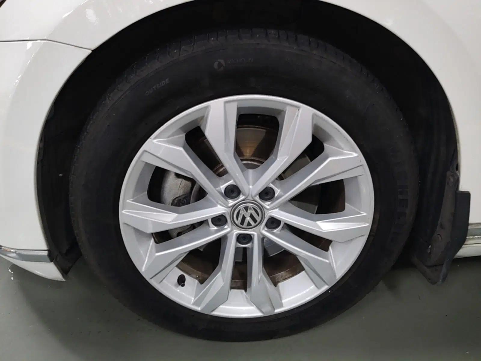 Volkswagen Magotan 2017 330TSI DSG Luxury Model — миниатюра 10