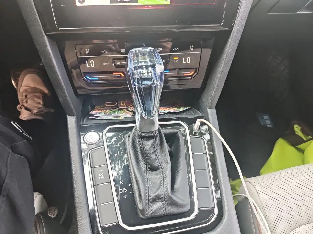 Volkswagen Magotan 2023 2 Million Units Commemorative Edition 330TSI DSG Luxury Version — миниатюра 14