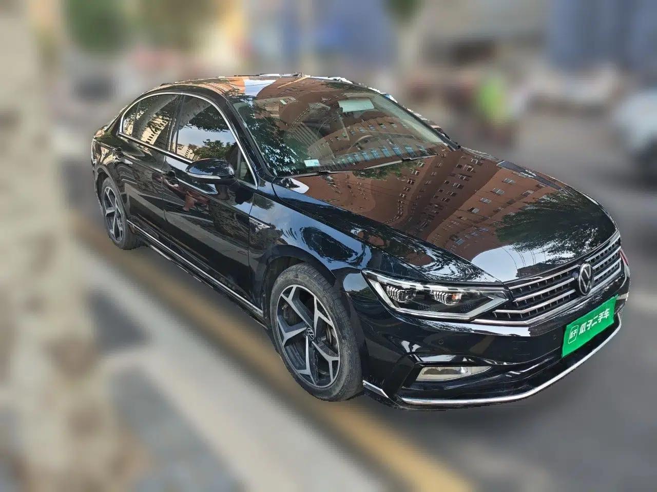 Volkswagen Magotan 2023 2 Million Units Commemorative Edition 330TSI DSG Luxury Version — миниатюра 3