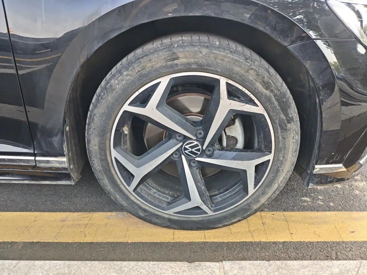Volkswagen Magotan 2023 2 Million Units Commemorative Edition 330TSI DSG Luxury Version — миниатюра 8