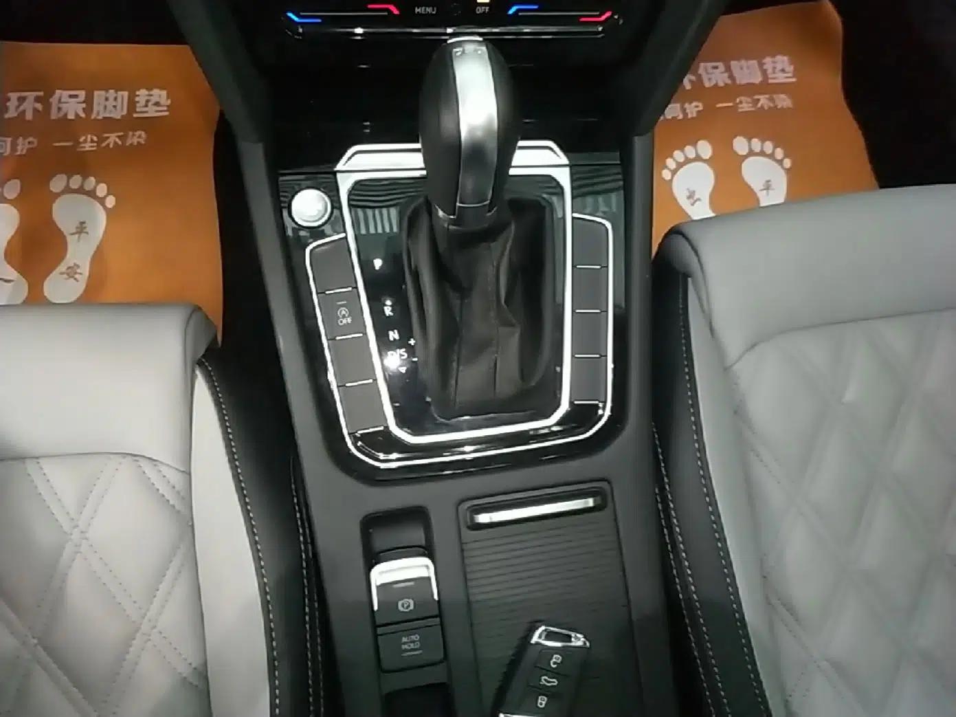 Volkswagen Magotan 2023 2 Million Units Limited Edition 330TSI DSG Leading Version — миниатюра 16
