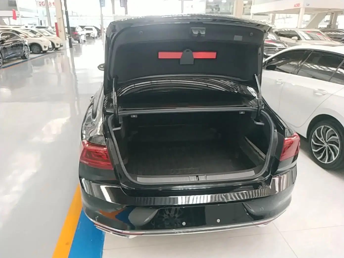 Volkswagen Magotan 2023 2 Million Units Limited Edition 330TSI DSG Leading Version — миниатюра 22